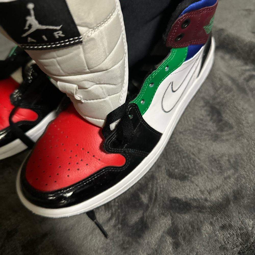 Jordan 1 Mid
SE Black White Multi-Color (Women's)